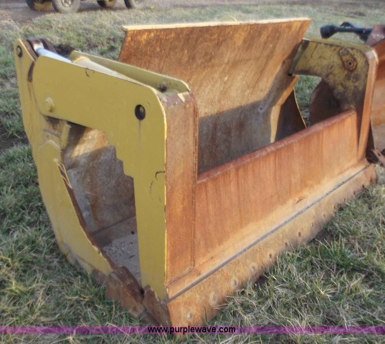 image for item D3510 Caterpillar 82"W grapple bucket
