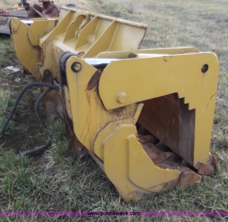 image for item D3510 Caterpillar 82"W grapple bucket