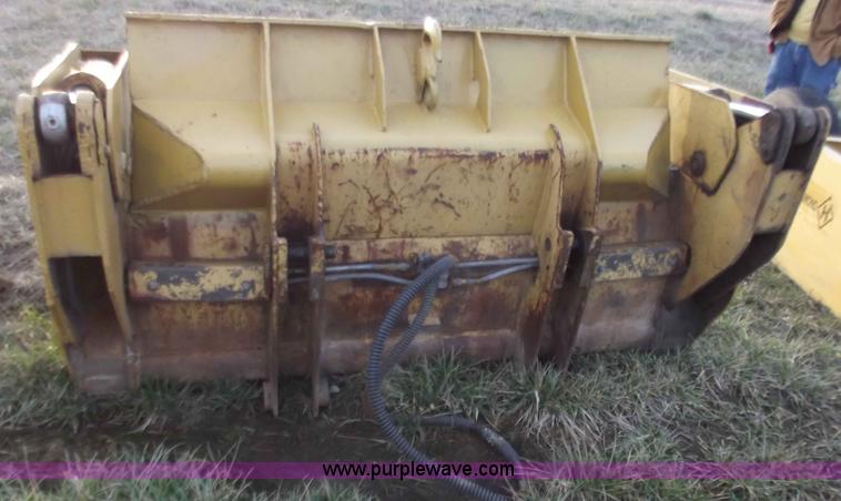 image for item D3510 Caterpillar 82"W grapple bucket