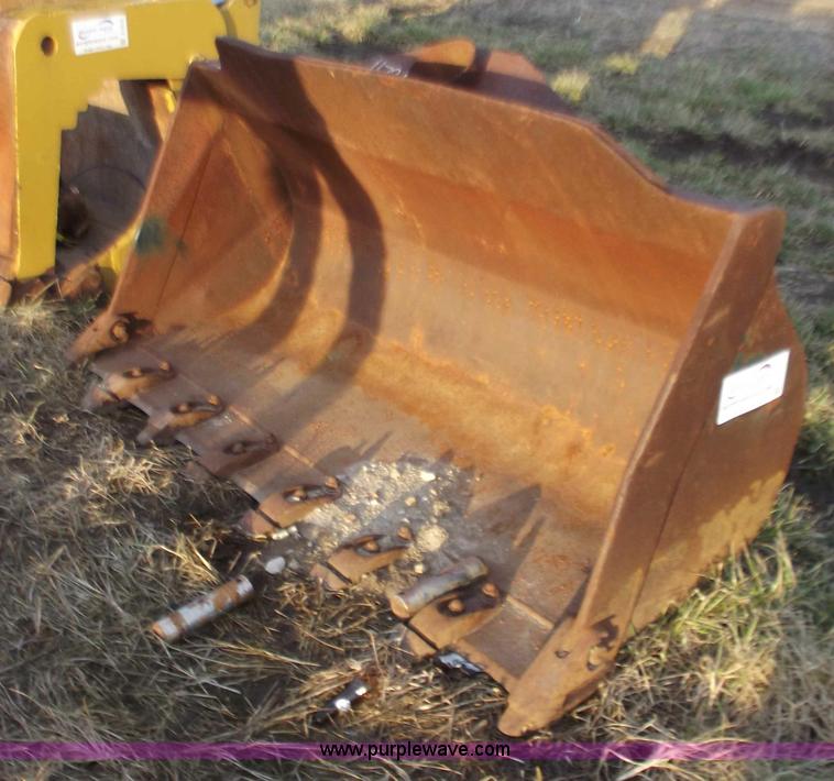 image for item D3511 John Deere 75"W bucket