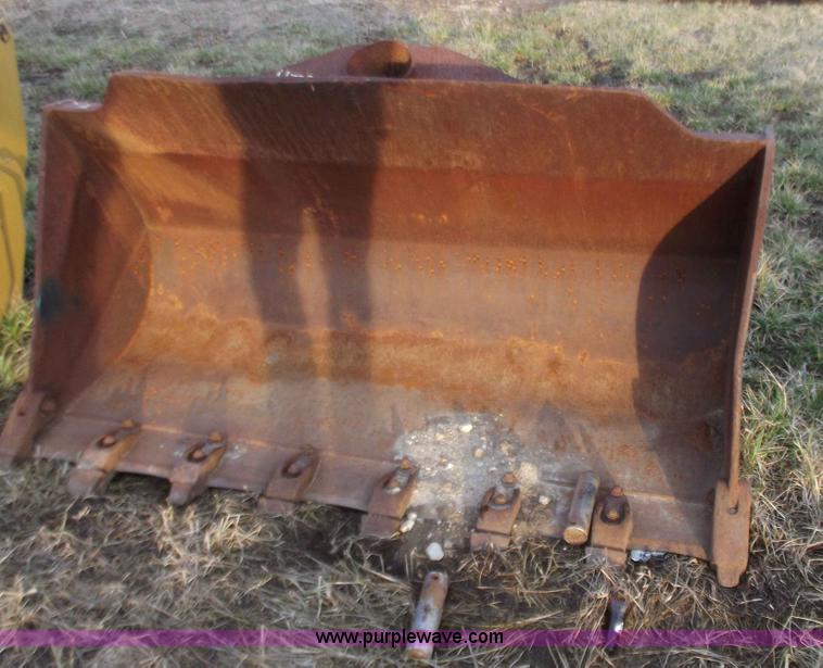 image for item D3511 John Deere 75"W bucket