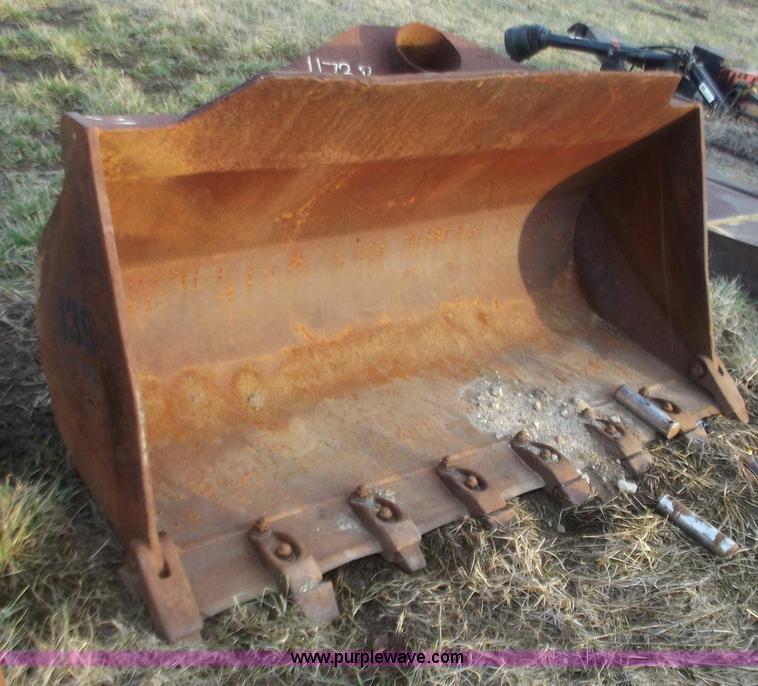 image for item D3511 John Deere 75"W bucket