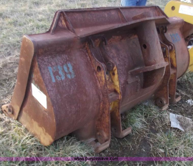 image for item D3511 John Deere 75"W bucket