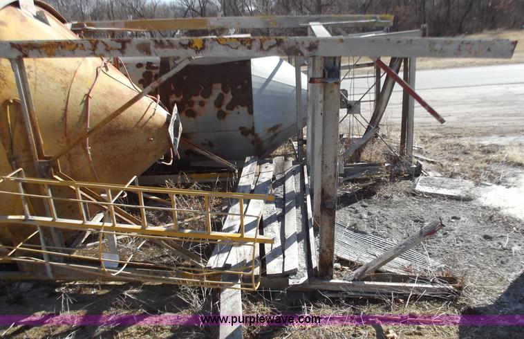 image for item D3541 75 ton cement powder silo