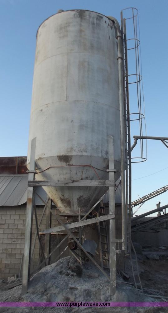 image for item D3563 75 ton cement powder silo