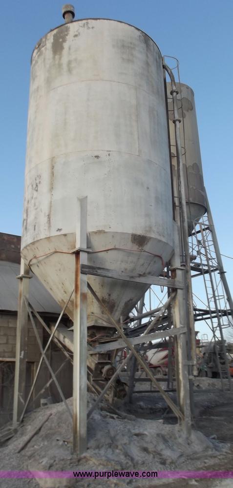 image for item D3563 75 ton cement powder silo
