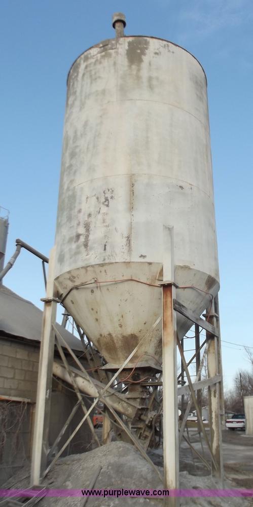 image for item D3563 75 ton cement powder silo