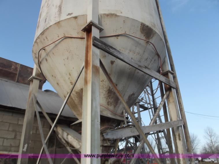image for item D3563 75 ton cement powder silo