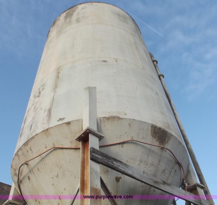 image for item D3563 75 ton cement powder silo