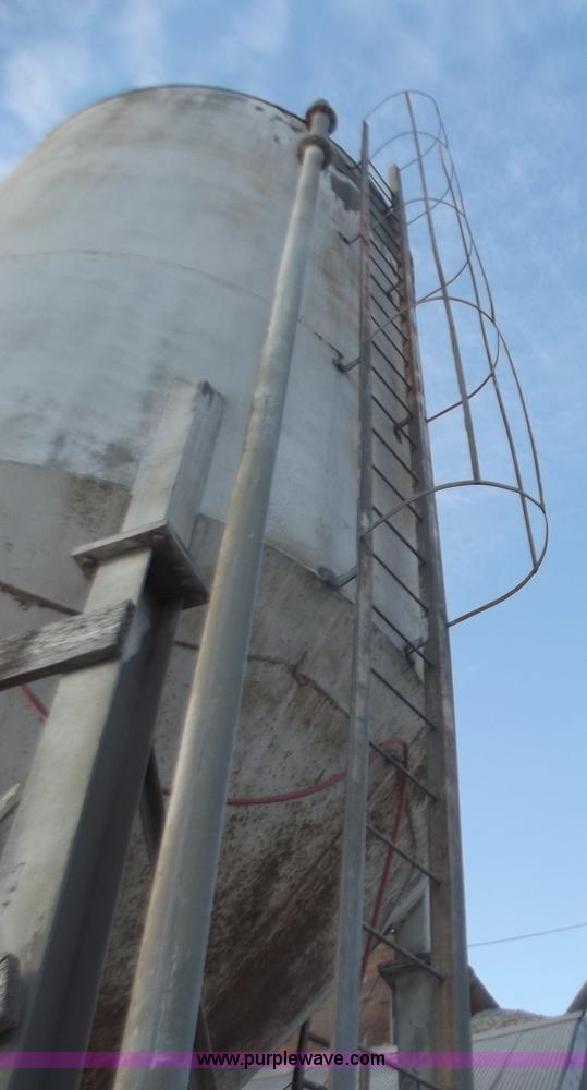 image for item D3563 75 ton cement powder silo