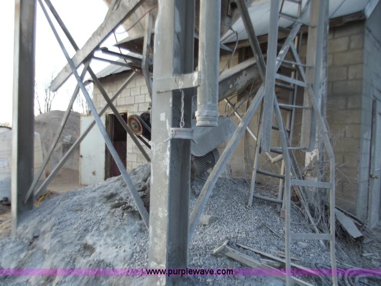 image for item D3563 75 ton cement powder silo