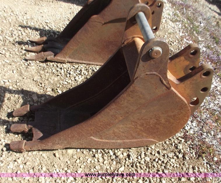 image for item D3620 Woods 12" backhoe bucket with three teeth