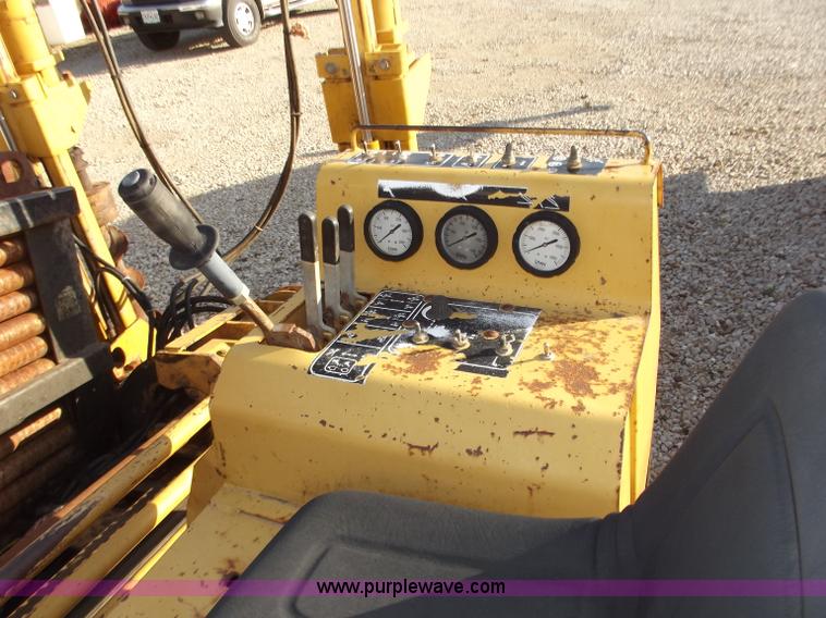 image for item D3636 1999 Vermeer Navigator D24X40A directional drill