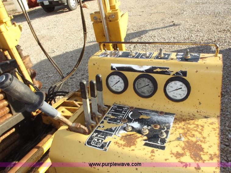 image for item D3636 1999 Vermeer Navigator D24X40A directional drill