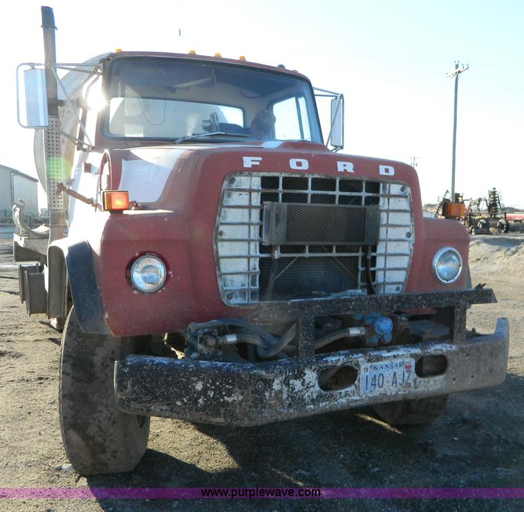 image for item D8860 1978 Ford cement truck