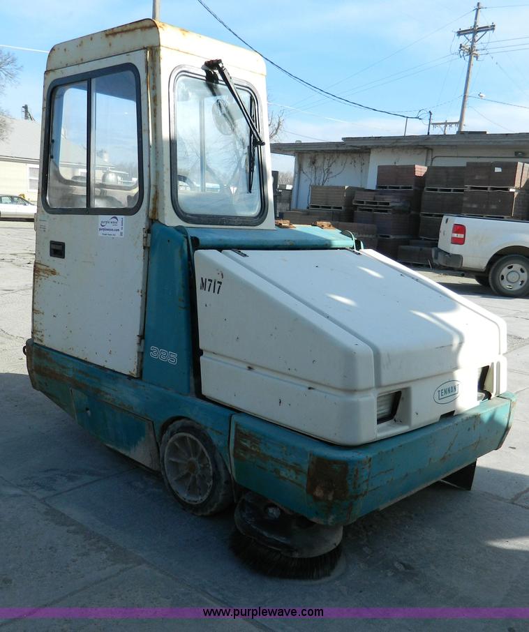 image for item D8864 Tennant 385 sweeper