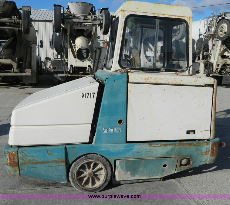 image for item D8864 Tennant 385 sweeper