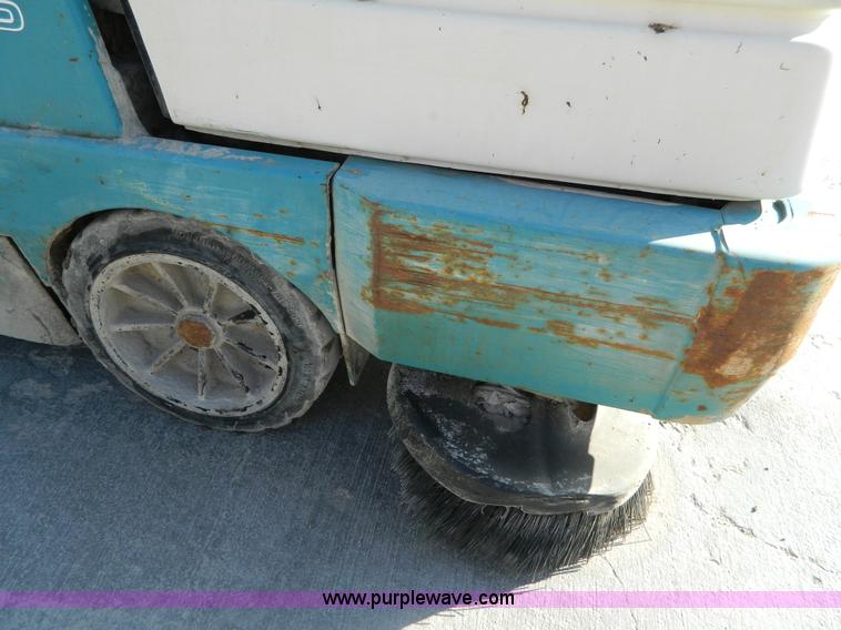 image for item D8864 Tennant 385 sweeper