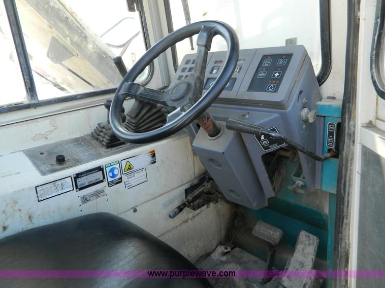 image for item D8864 Tennant 385 sweeper