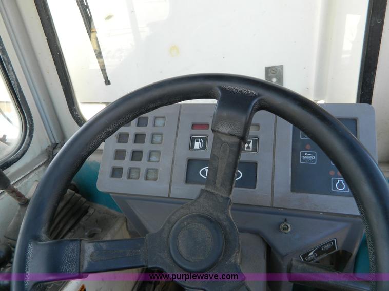 image for item D8864 Tennant 385 sweeper