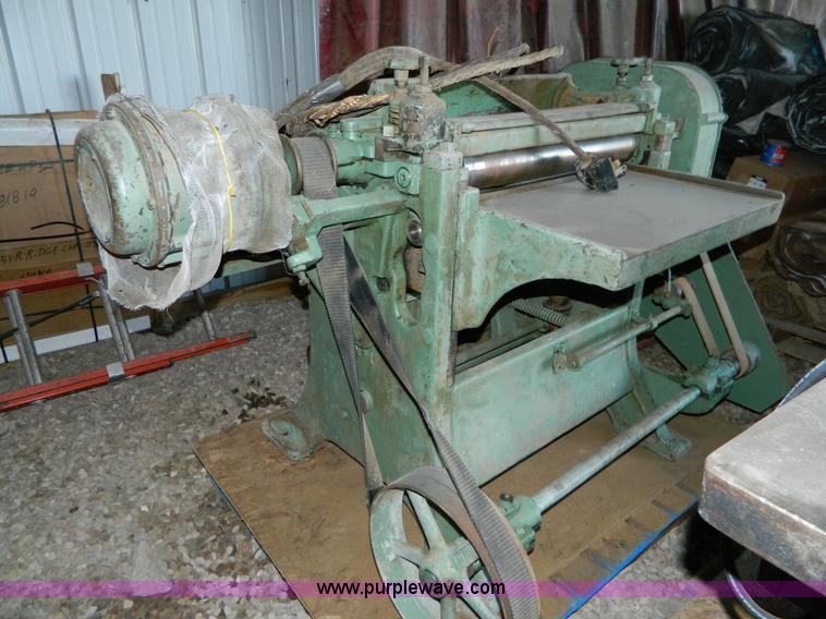 image for item E9411 American 24" wood planer