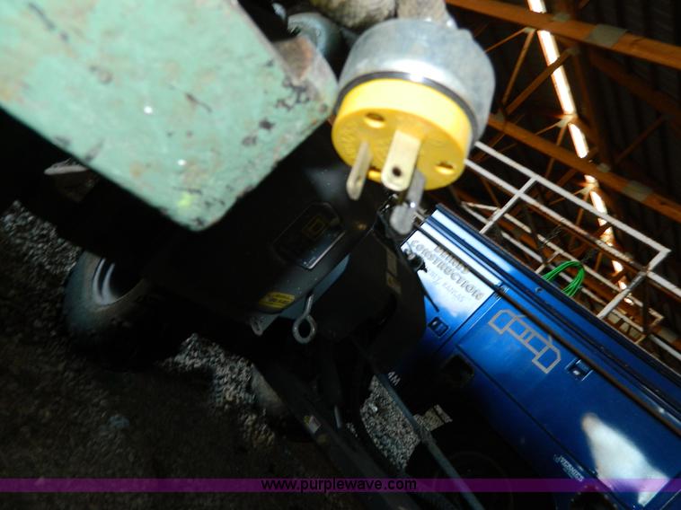 image for item E9411 American 24" wood planer