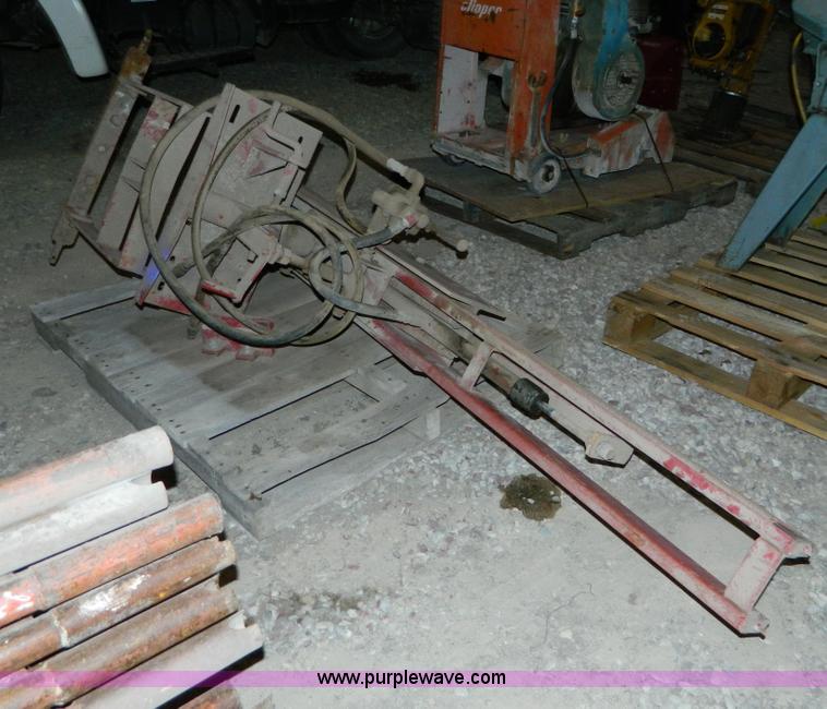 image for item E9422 Hydraulic post driver