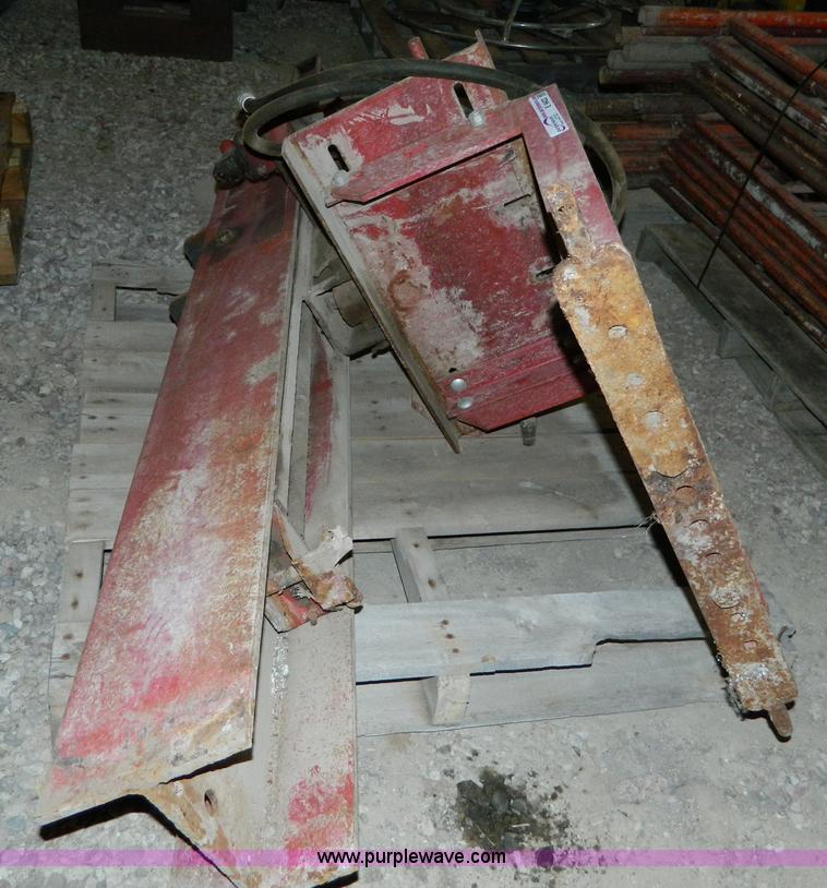 image for item E9422 Hydraulic post driver