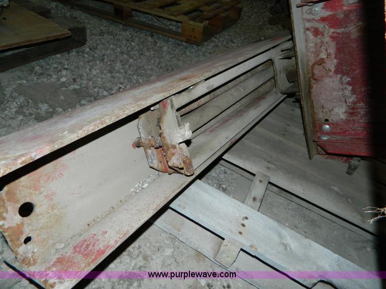 image for item E9422 Hydraulic post driver