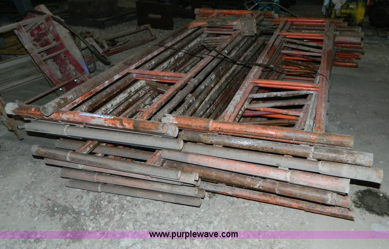 image for item E9423 (25) single section scaffolding risers