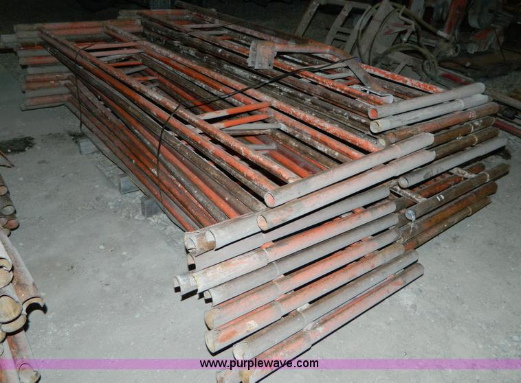 image for item E9423 (25) single section scaffolding risers