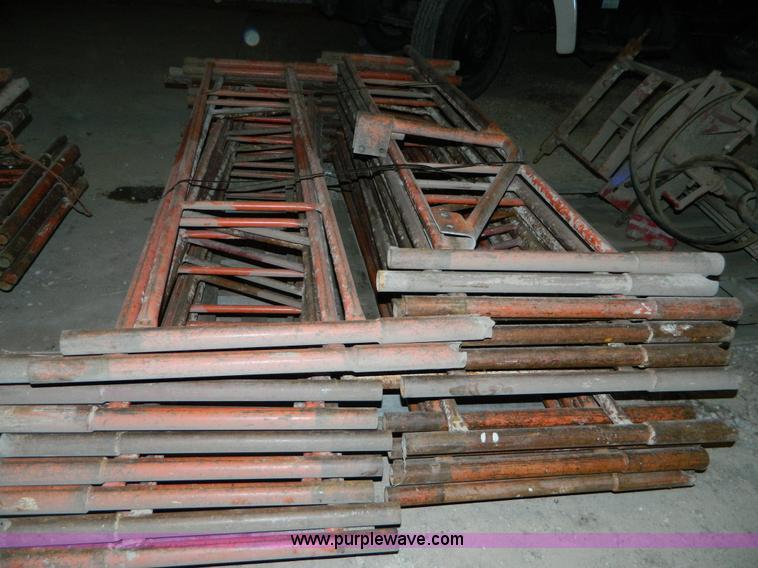 image for item E9423 (25) single section scaffolding risers