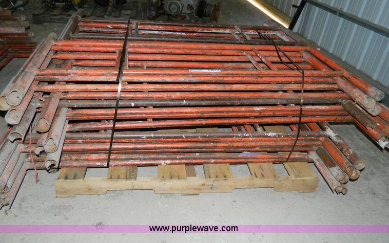 image for item E9424 (30) single section scaffolding risers