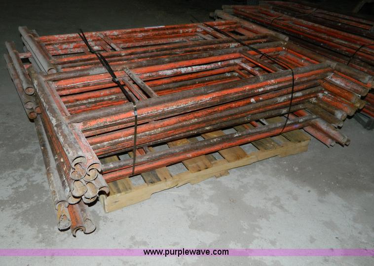 image for item E9424 (30) single section scaffolding risers