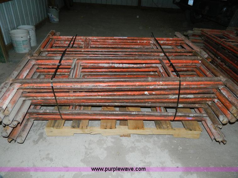 image for item E9424 (30) single section scaffolding risers