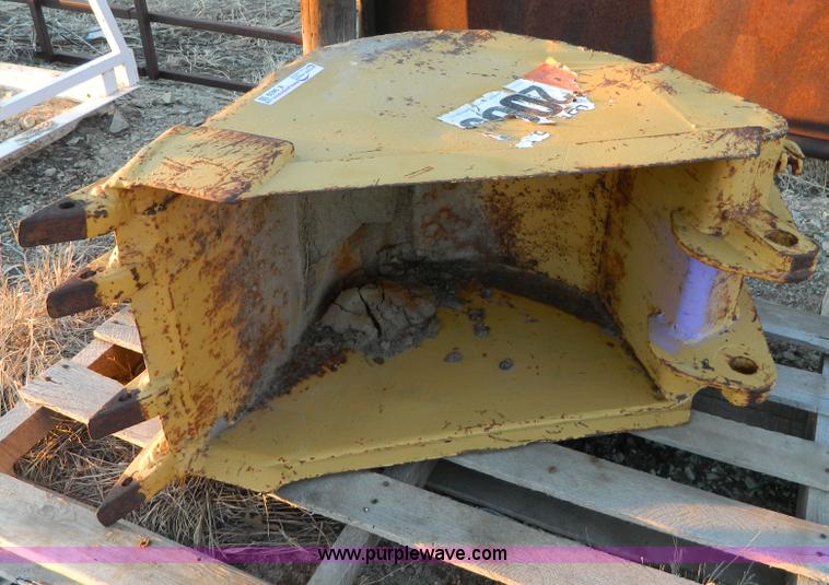 image for item E9439 18" backhoe bucket