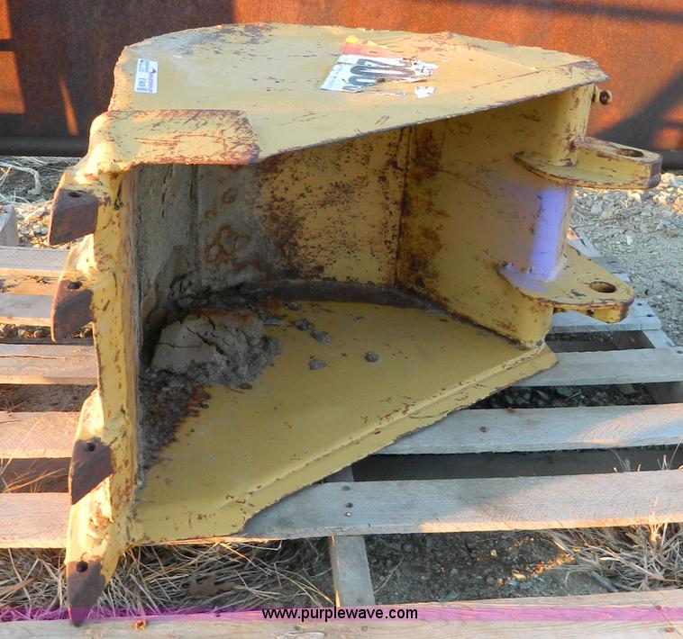 image for item E9439 18" backhoe bucket