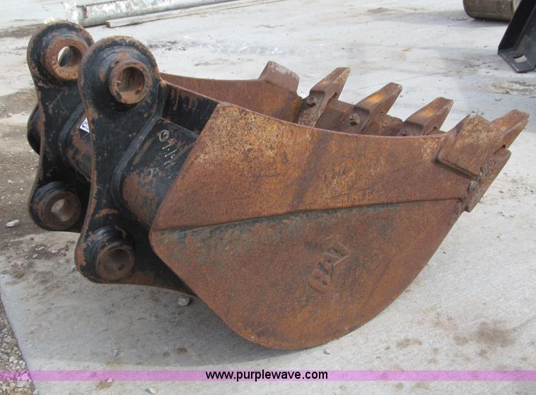 image for item G9455 Caterpillar 24"W bucket with teeth