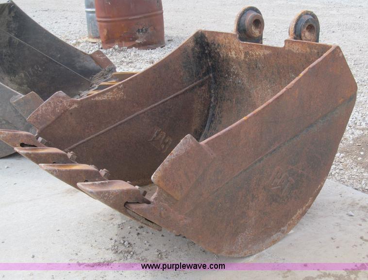 image for item G9455 Caterpillar 24"W bucket with teeth
