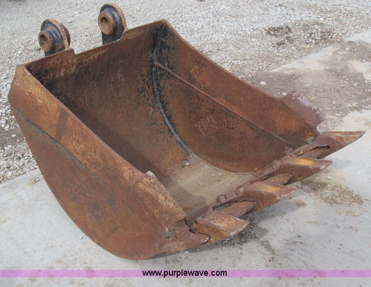 image for item G9455 Caterpillar 24"W bucket with teeth