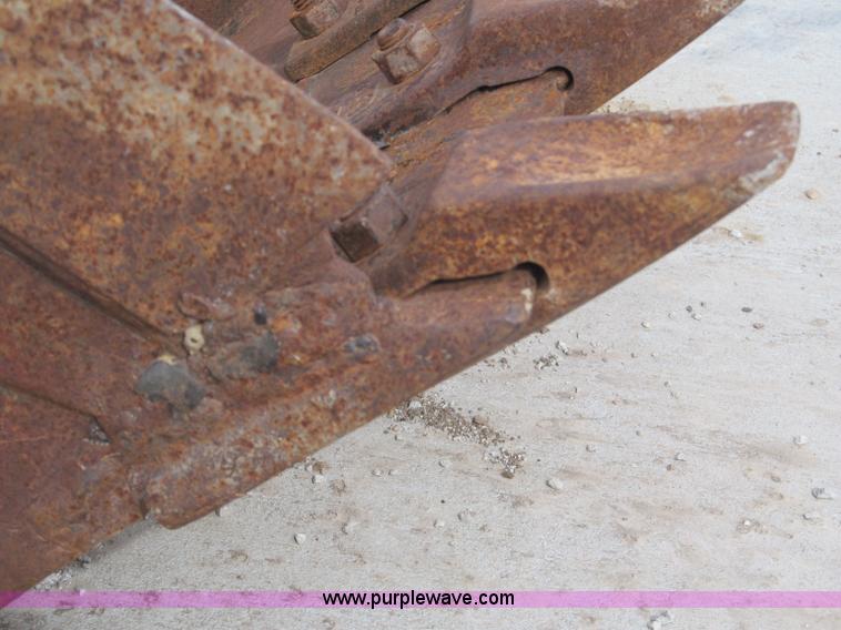 image for item G9455 Caterpillar 24"W bucket with teeth