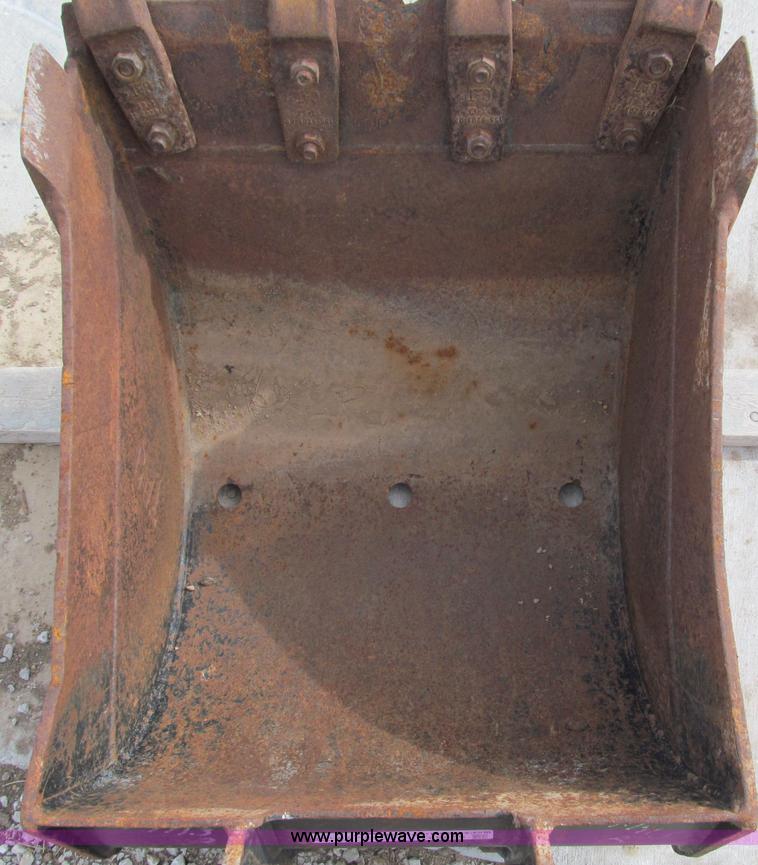 image for item G9455 Caterpillar 24"W bucket with teeth