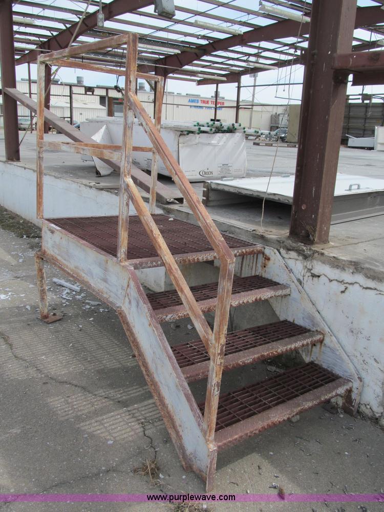 image for item G9462 Iron four-step stair entry