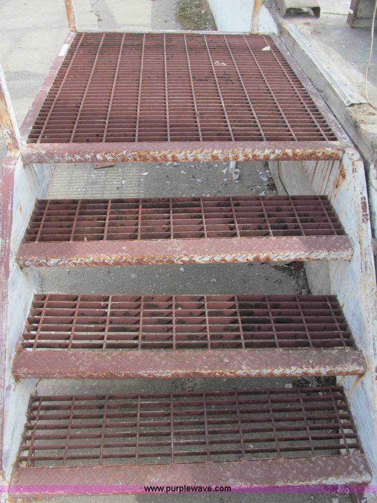 image for item G9462 Iron four-step stair entry