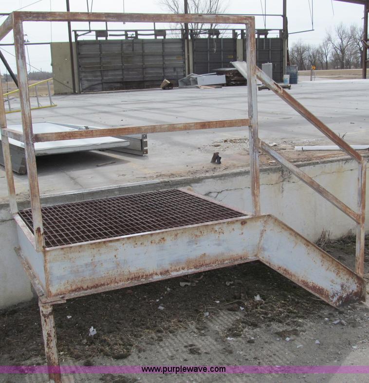 image for item G9463 Iron four-step stair entry