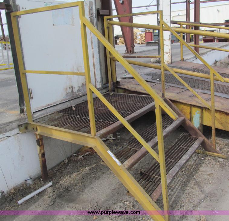 image for item G9464 Iron three-step stair entry