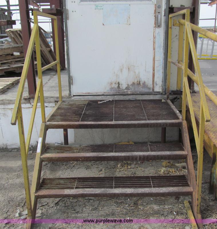 image for item G9464 Iron three-step stair entry