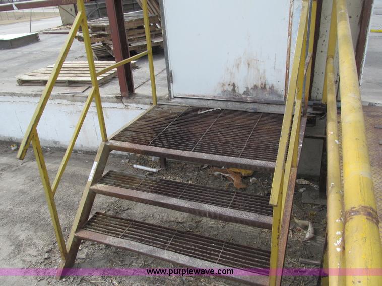 image for item G9464 Iron three-step stair entry