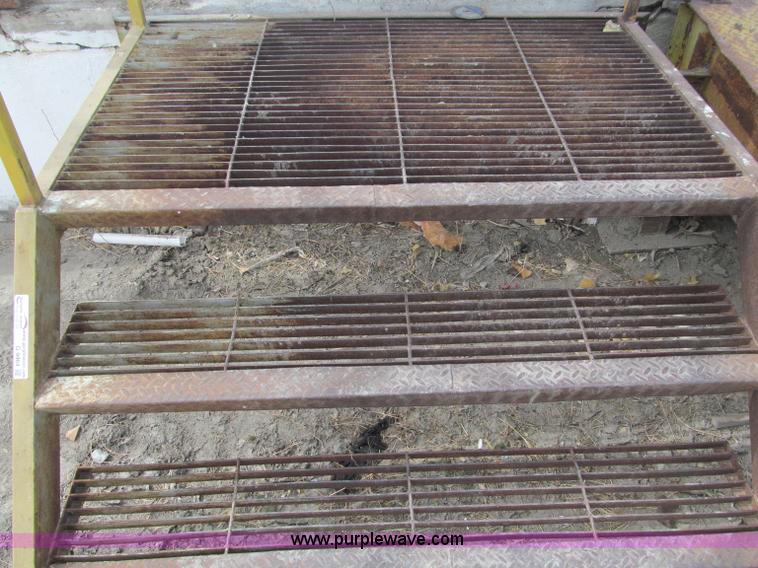 image for item G9464 Iron three-step stair entry