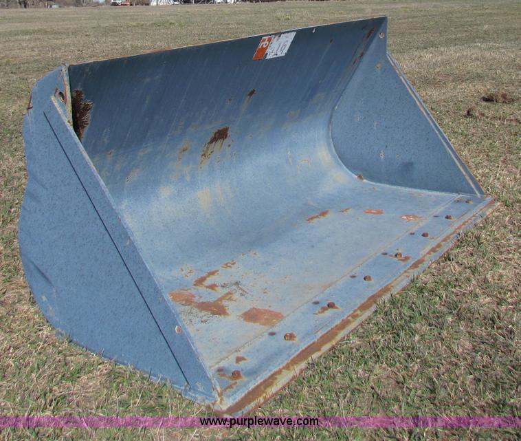 image for item I9687 Volvo 3 yard bucket